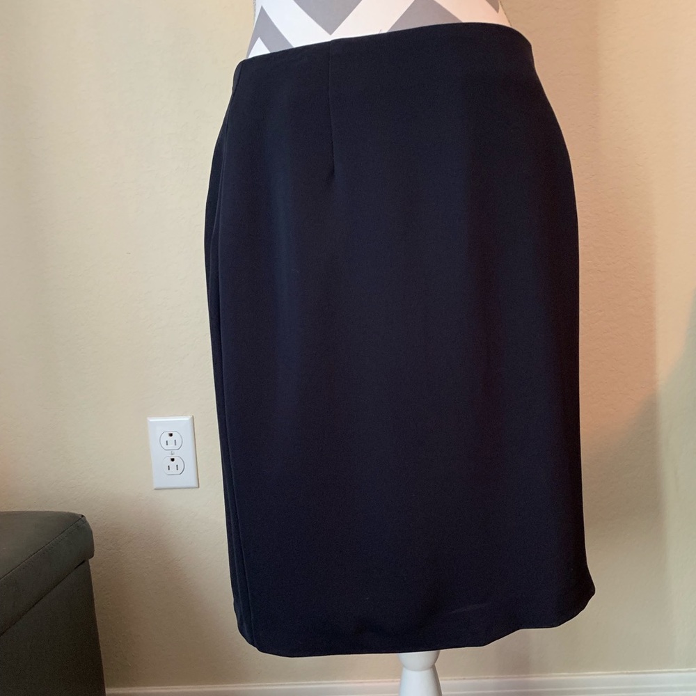 Liz Baker size 10 navy pencil skirt
